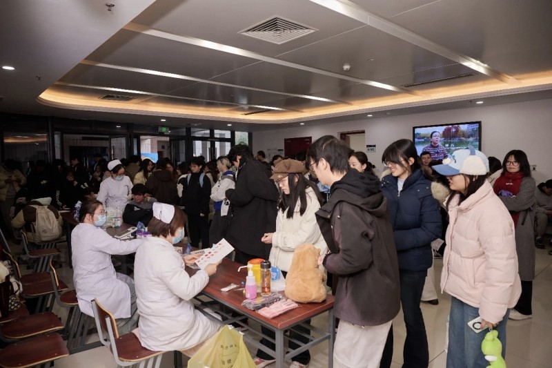 热血暖冬、健康同行——“无偿献血宣传进校园”活动走进常州工学院